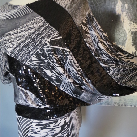 Off the Shoulder Minidress - Picture 4 of 6